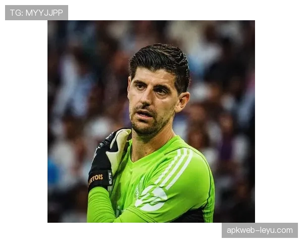 库尔图瓦身高优势彰显 门线表现稳健 库尔图瓦身高优势彰显 门线表现稳健