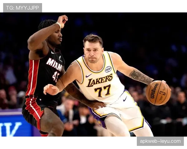 戴维斯挡拆吸引防守助力湖人内线得分效率提升